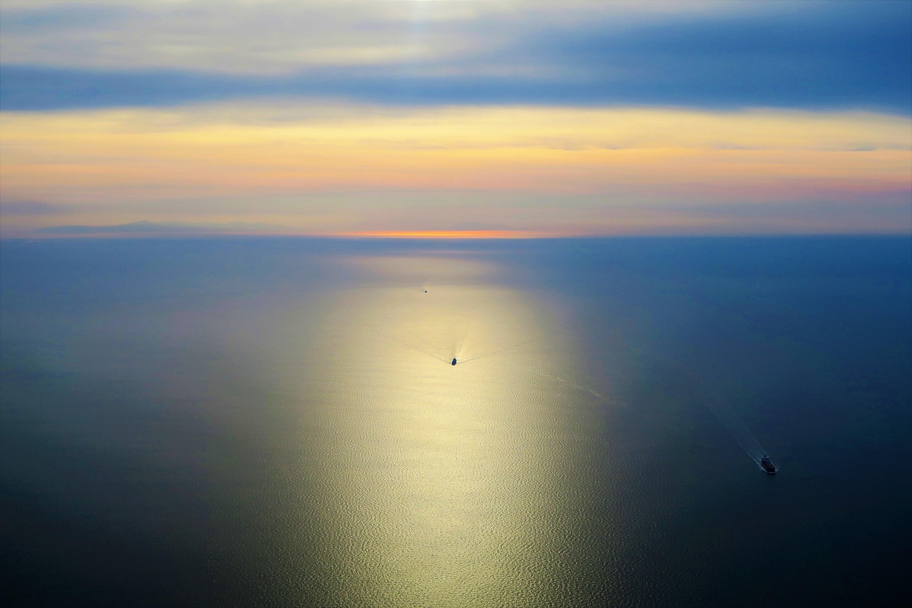 Fast Fashion vs. Sustainable Fashion: Navigating Affordable Women’s Clothing Choices